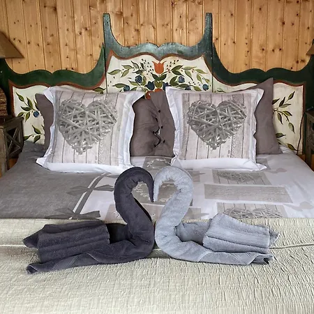 La Demeure Des Elfes Bed & Breakfast 3*