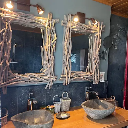 La Demeure Des Elfes Bed & Breakfast 3*